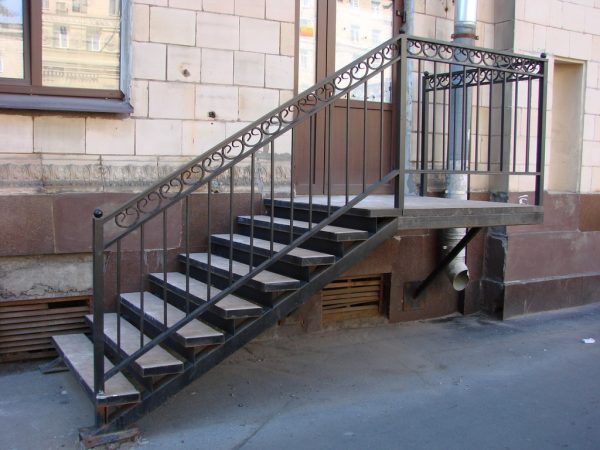 зовнішні металеві сходи