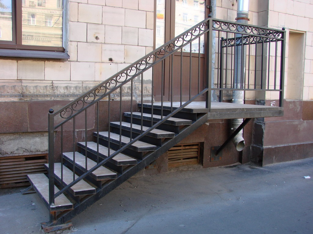 Лестницы металлические уличные на второй этаж, купить в Москве, сварные каркасы