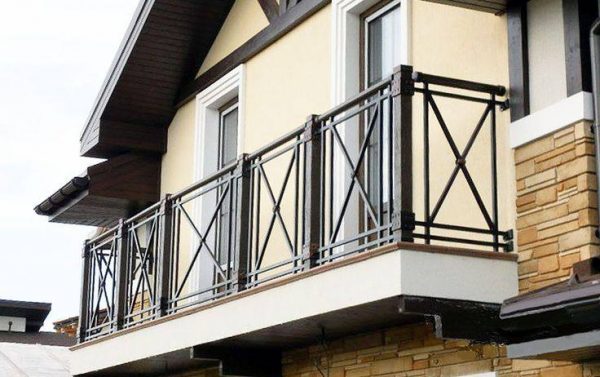 классические перила для балкона